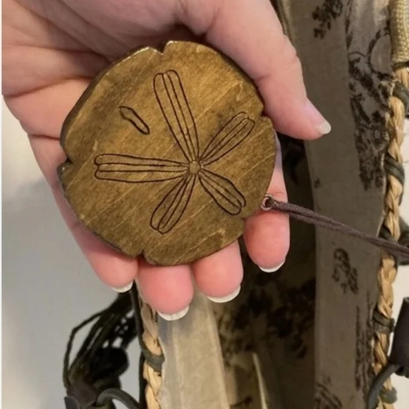 EUC Sun N Sand Woven Tote with Wood Accents - Picture 5 of 8